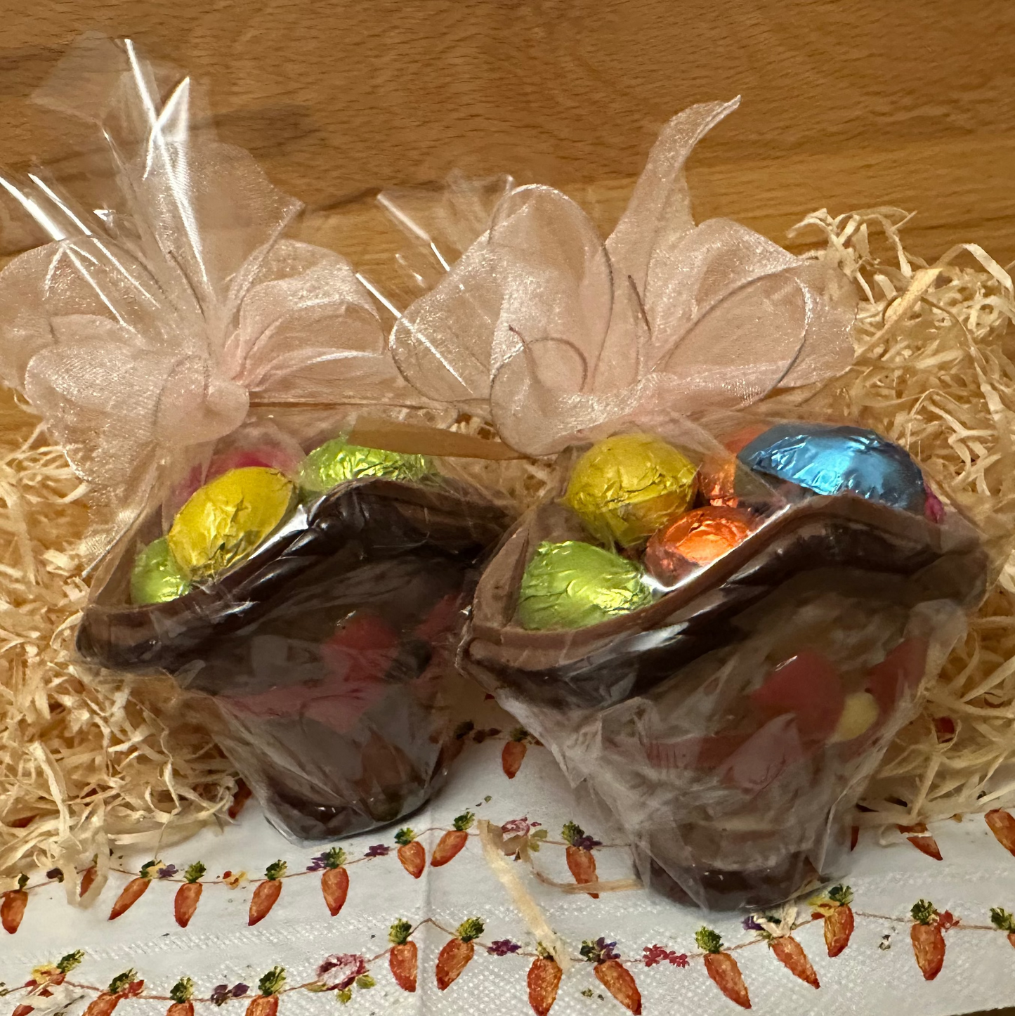 Schokoladen Korb mit Eiern