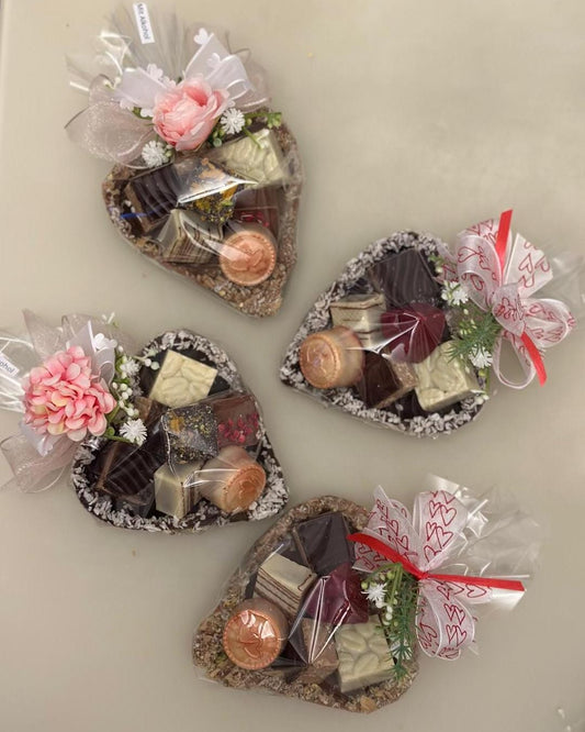 Schokoladenherz mit gemischten Pralinen – Valentinstagsedition