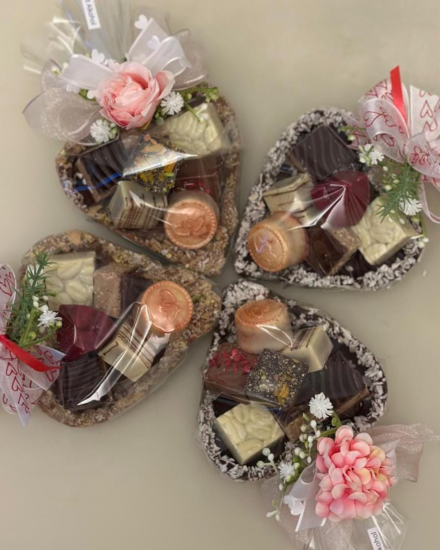 Schokoladenherz mit gemischten Pralinen – Valentinstagsedition