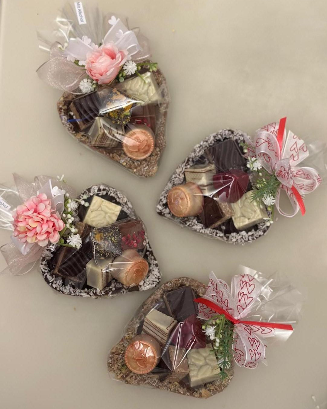 Schokoladenherz mit gemischten Pralinen – Valentinstagsedition